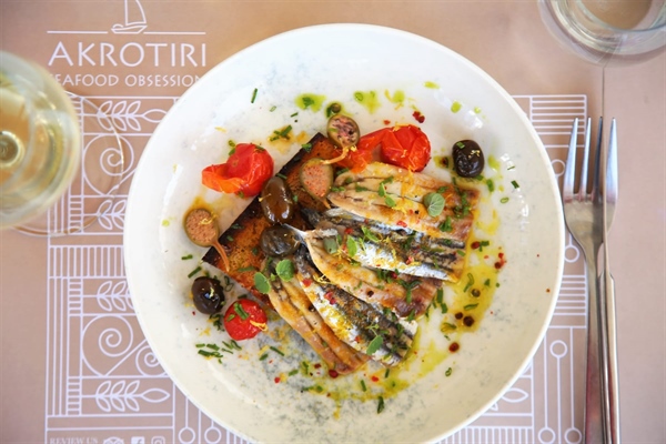 Anchovy marinated with Kyklopas sweet olive and apple! (recipe)