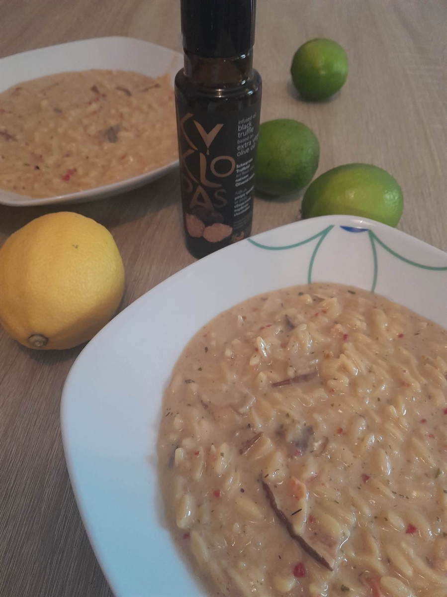 Orzo with mushrooms and Kyklopas black truffle oil!!!!!
