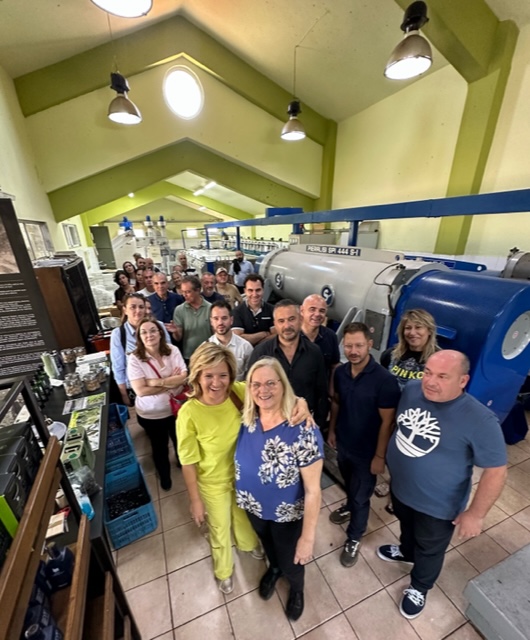 We welcomed to our oil press Mrs Ouzounopoulou with her amazing group from “Myloi Thrakis”