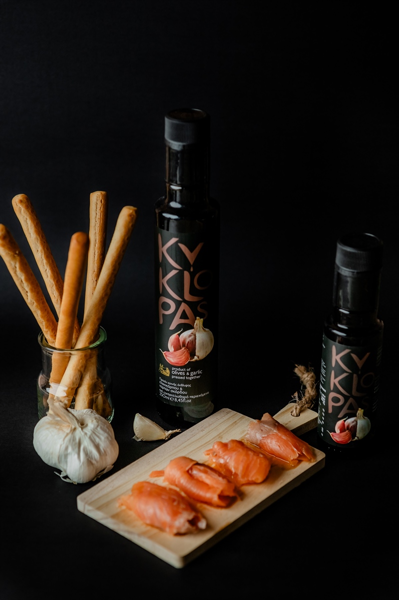 Naturally Infused Olive Oil with Garlic
