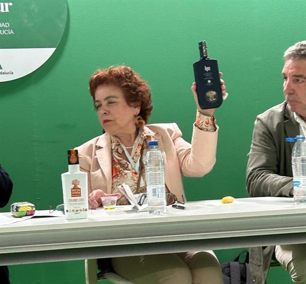 Once again, the exceptional extra virgin olive oil AGES by Kyklopas journeyed from Makri, Thrace, to Jaén!