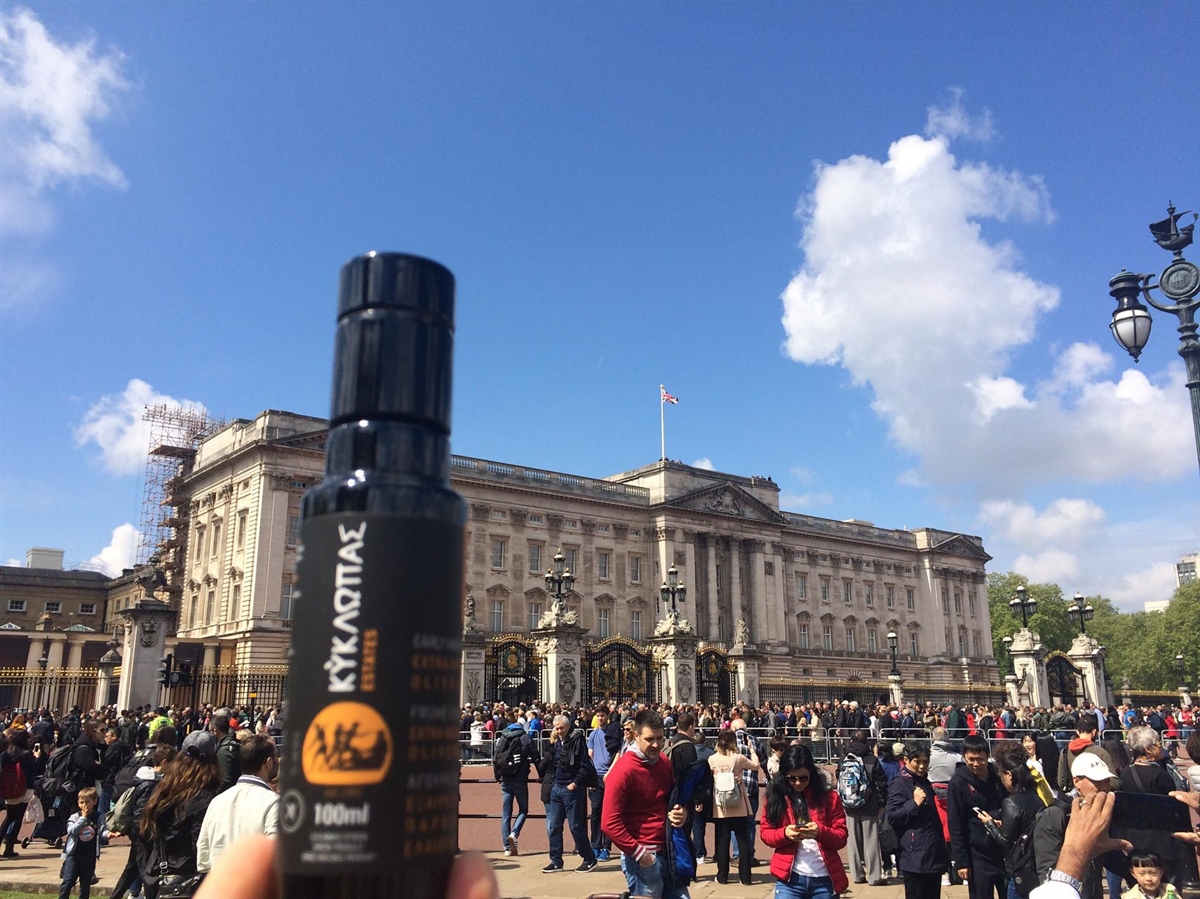 Kyklopas around the world! Buckingham palace -London!