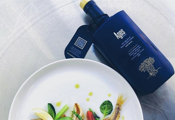 Private_chefs_team : With the best olive oil we ever used !