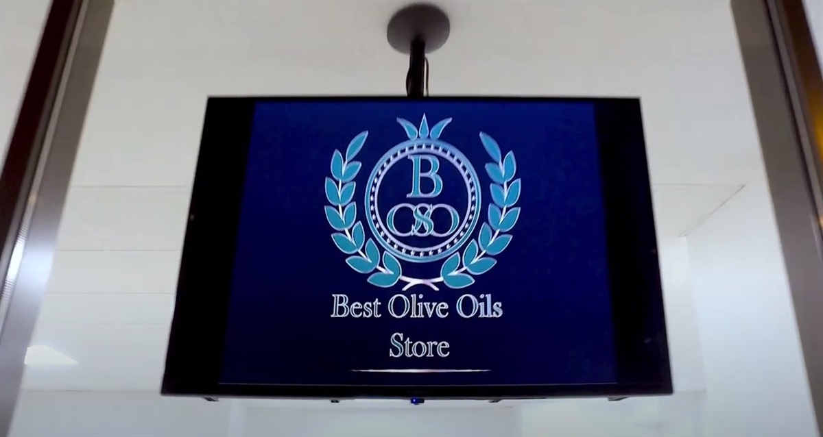 Ages in a shop in Dubai with the best olive oils in the world!! ( video)
