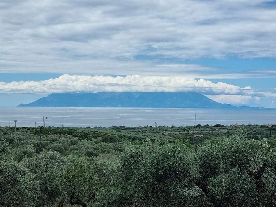 Καλημέρα από τα κτήματα Κύκλωπας  με υπέροχη θεα το όμορφο νησί της Σαμοθράκης!