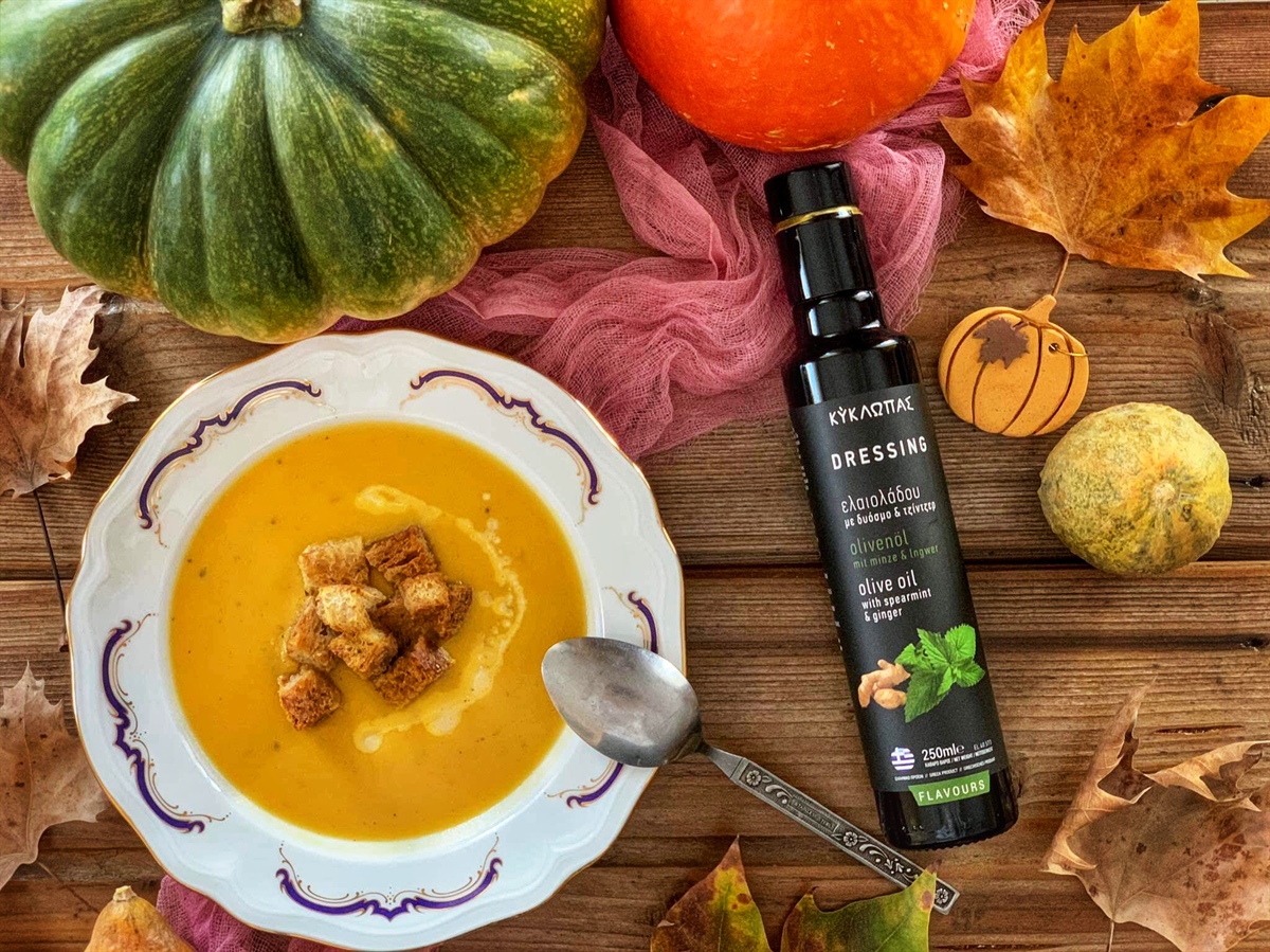 Halloween with an amazing autumn velvet pumpkin soup! (recipe)