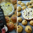 Fluffy, fragrant buns with garlic dressing!